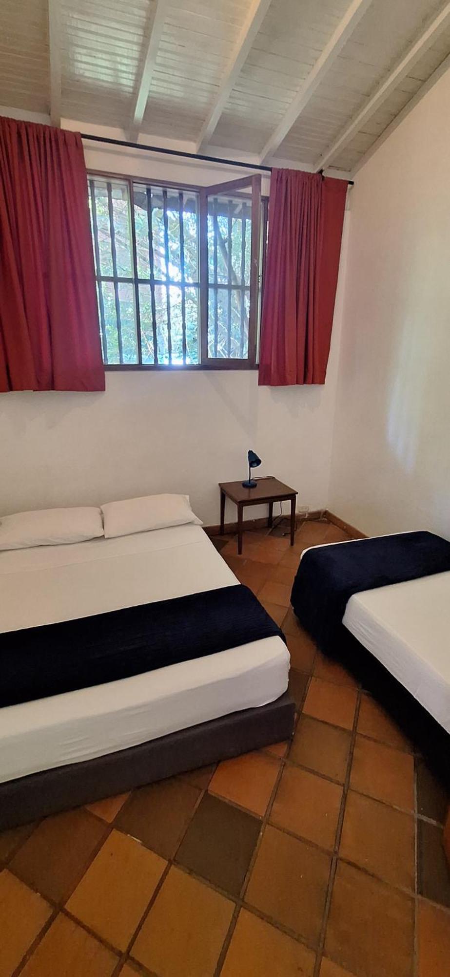 Yolo Hostel Медельин Экстерьер фото