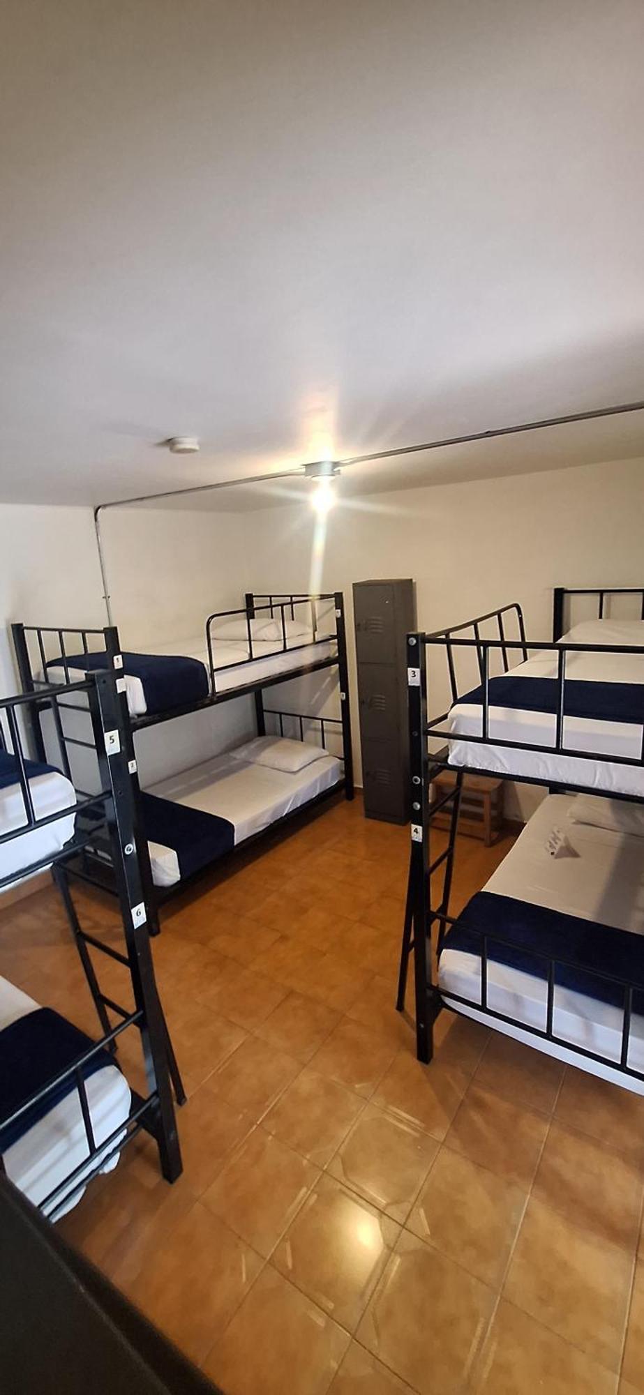 Yolo Hostel Медельин Экстерьер фото